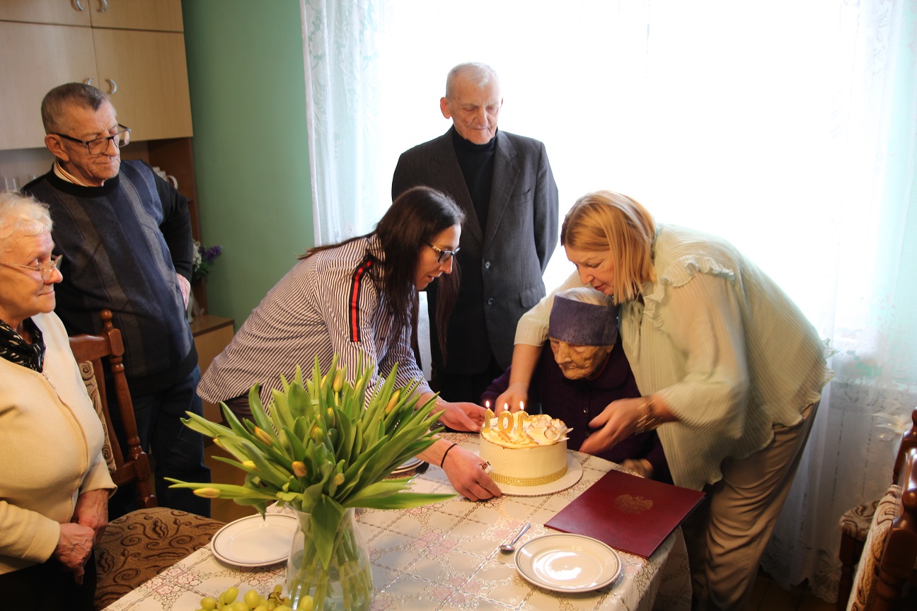 Jedna z najstarszych mieszkanek naszej Gminy - Pani Janina w dniu 14 marca 2024 roku obchodziła swoje 101. urodziny