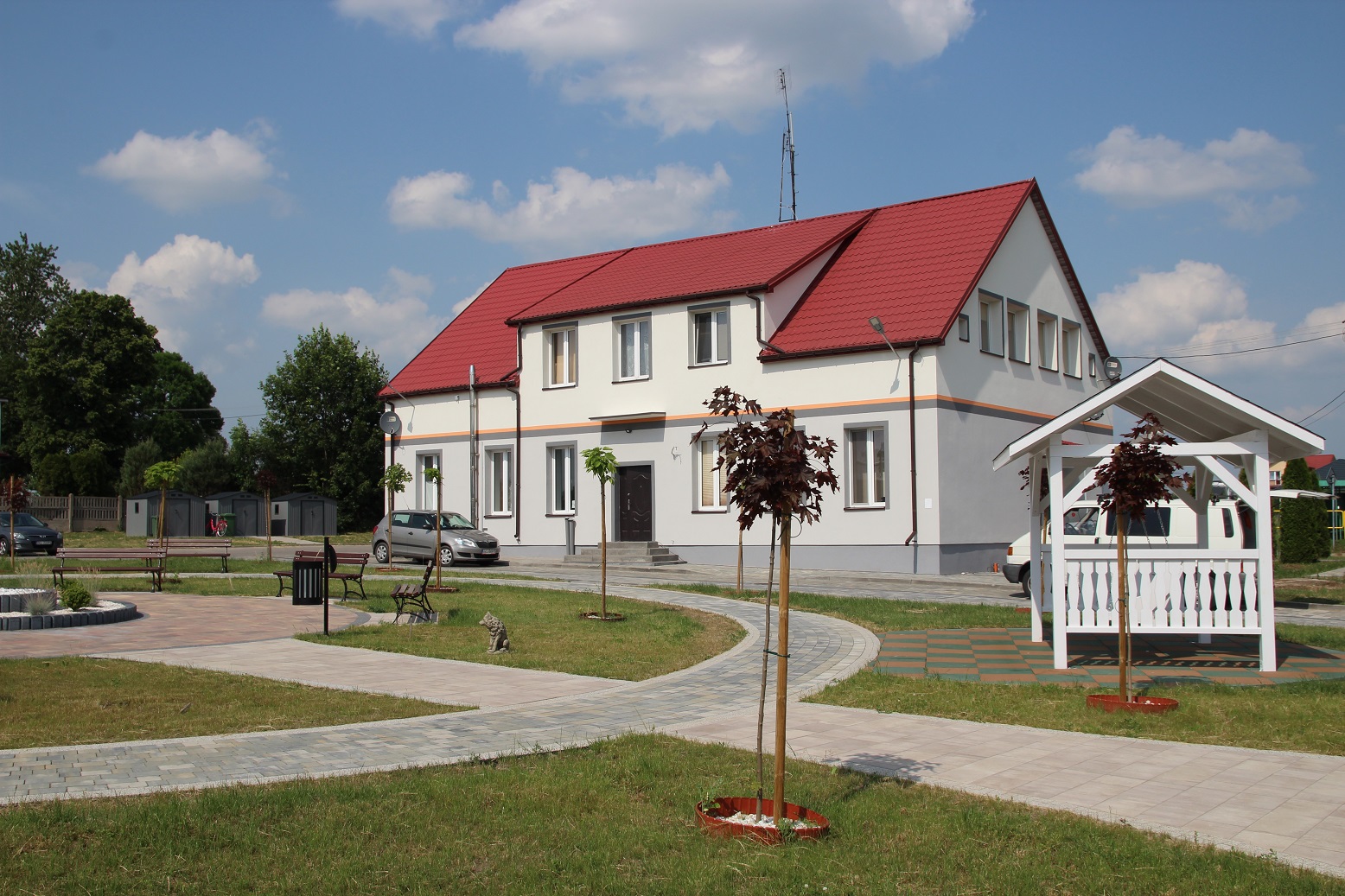 Zakończył się remont elewacji budynku ośrodka zdrowia w Małym Płocku
